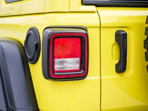 Used 2022 Jeep Wrangler Unlimited Sport AWD/4WD image 9