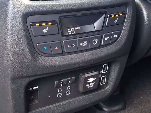 Used 2021 Honda Pilot Touring image 12