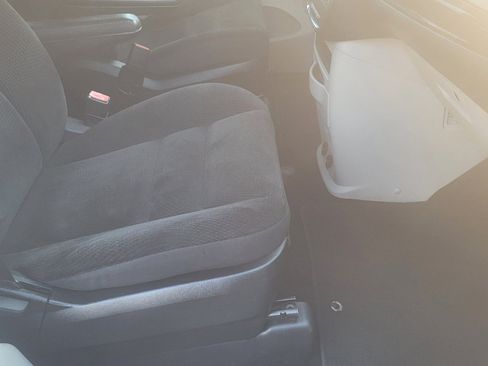 Used 2018 Dodge Grand Caravan SE w/ UConnect Hands-Free Group image 21