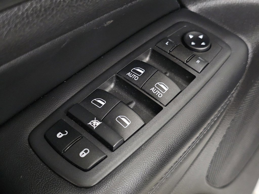 Used 2019 Jeep Grand Cherokee Altitude AWD/4WD image 31