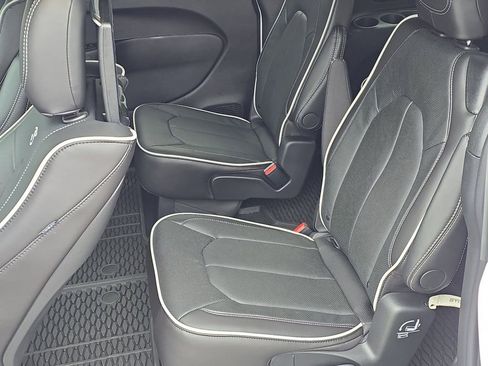 New 2026 Chrysler Pacifica Limited w/ Uconnect Theater Family Group image 16