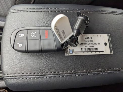 New 2026 Jeep Compass Latitude image 32