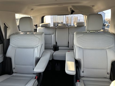 Certified 2025 Ford Expedition Platinum w/ Platinum Ultimate Package image 22