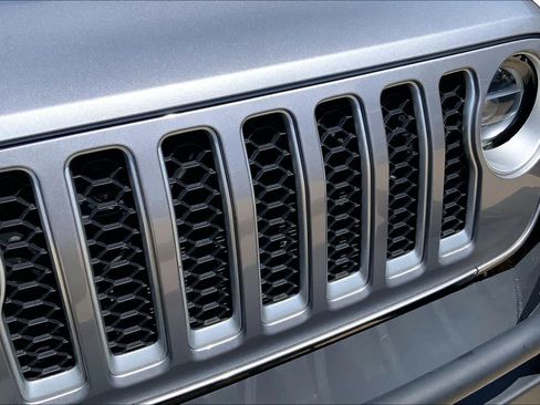Used 2020 Jeep Gladiator Overland AWD/4WD image 29