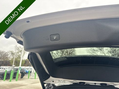 Used 2025 Lincoln Nautilus Reserve AWD/4WD image 10