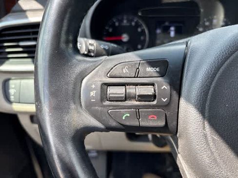 Used 2018 Kia Sorento FWD image 11