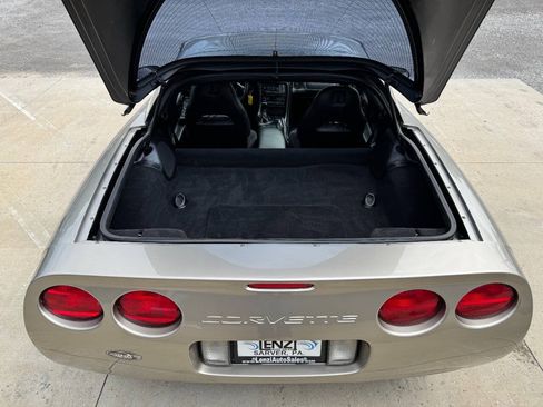 Used 2000 Chevrolet Corvette Coupe w/ Roof Pkg RWD image 10