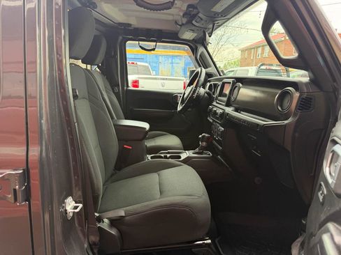Used 2019 Jeep Wrangler Unlimited Sport S AWD/4WD image 18