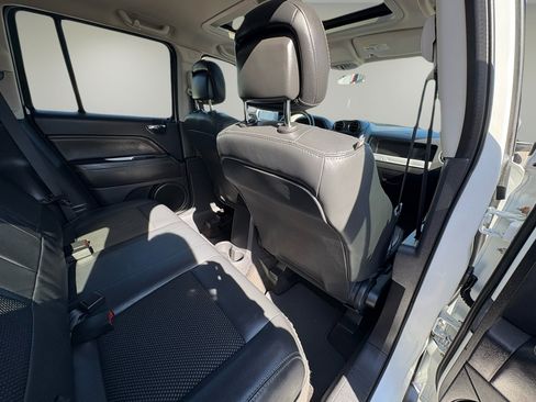 Used 2015 Jeep Compass Latitude w/ Sun/Sound Group image 28