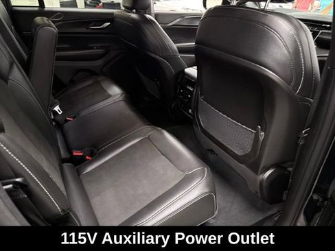 Used 2023 Jeep Grand Cherokee Altitude AWD/4WD image 11