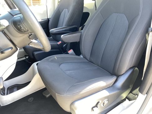 Used 2023 Chrysler Voyager LX FWD image 18