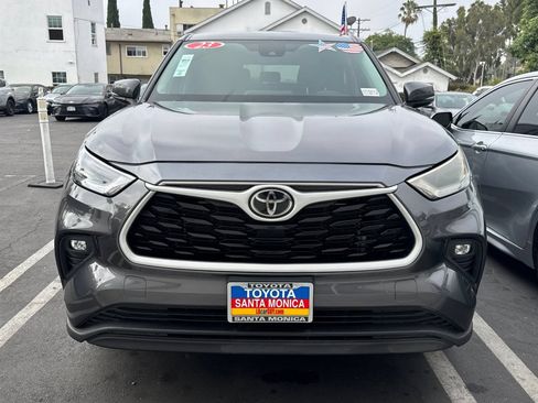 Used 2023 Toyota Highlander LE AWD/4WD image 3