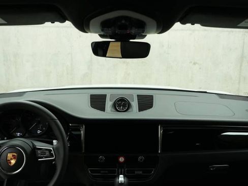 Certified 2025 Porsche Macan AWD/4WD image 16