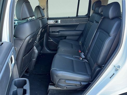 Used 2025 Hyundai Santa Fe Limited AWD/4WD image 24