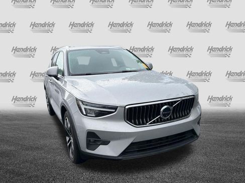 Used 2023 Volvo XC40 B5 Ultimate w/ Protection Package Premier AWD/4WD image 3