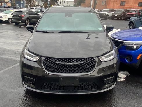 Used 2022 Chrysler Pacifica Touring-L w/ S Appearance Package image 3