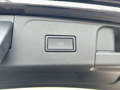 Certified 2025 Volkswagen Atlas SEL image 30