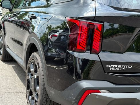 Certified 2024 Kia Sorento SX AWD/4WD image 9