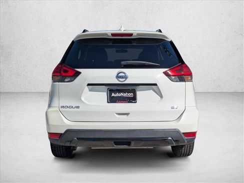 Used 2017 Nissan Rogue SV image 7