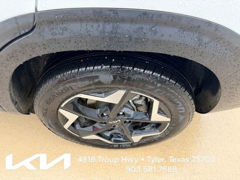 Certified 2024 Kia Seltos EX FWD image 8