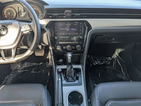 Certified 2022 Volkswagen Passat 2.0T SE image 12