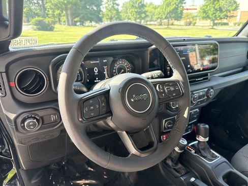 Used 2026 Jeep Gladiator Rubicon AWD/4WD image 16