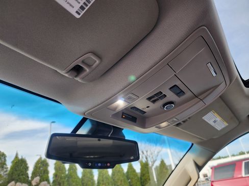 Used 2016 Chevrolet Suburban LT image 40