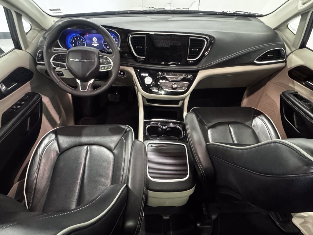 Used 2024 Chrysler Pacifica Limited FWD image 31