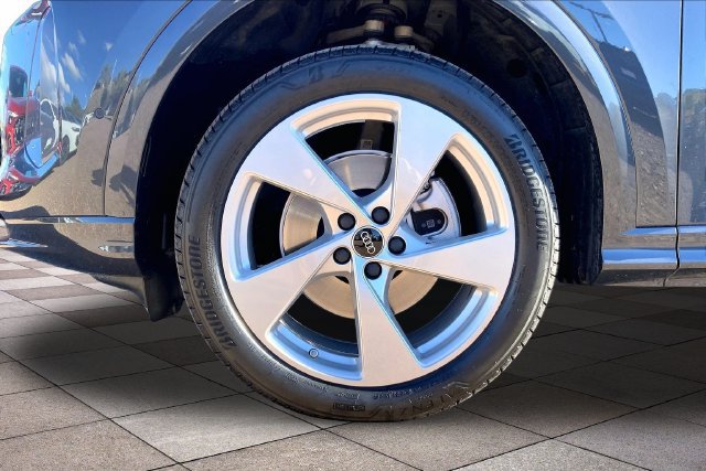Used 2025 Audi Q5 Premium AWD/4WD image 9