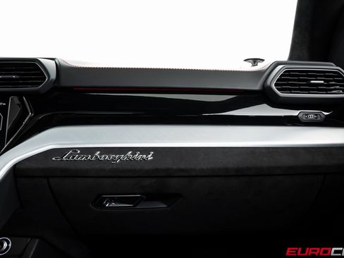 Used 2022 Lamborghini Urus *HIGH GLOSS BLACK STYLE PACKAG image 30