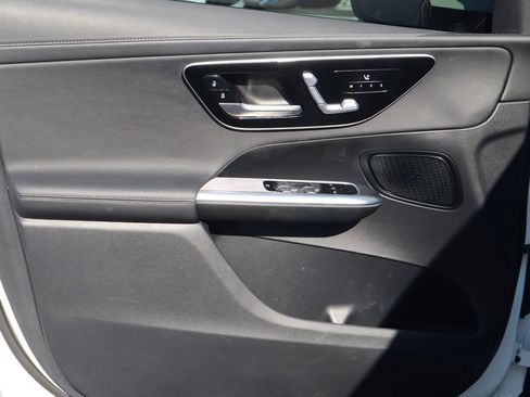 Used 2025 Mercedes-Benz GLC 300 4MATIC image 16