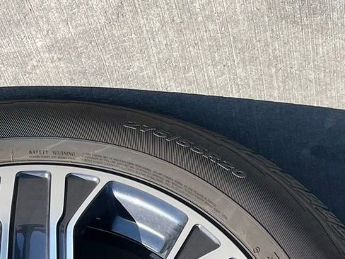 Used 2025 Jeep Wagoneer 4WD image 8