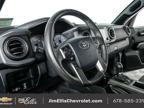 Used 2016 Toyota Tacoma TRD Off-Road image 4