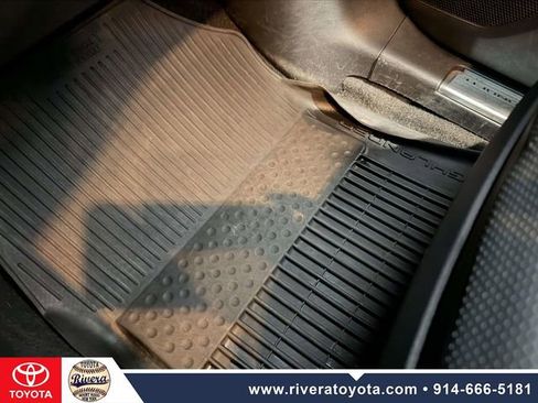 Used 2023 Toyota Highlander Limited image 19