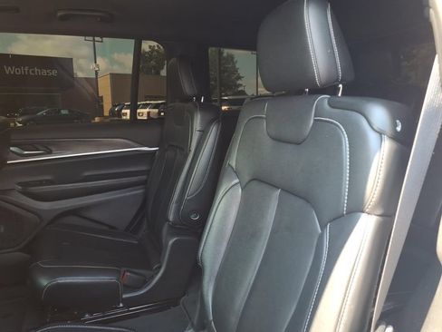 Used 2024 Jeep Grand Cherokee L Limited RWD image 12
