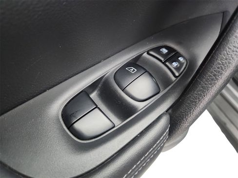 Used 2017 Nissan Rogue S image 15