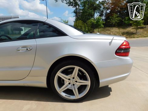 Used 2009 Mercedes-Benz SL 550 image 16