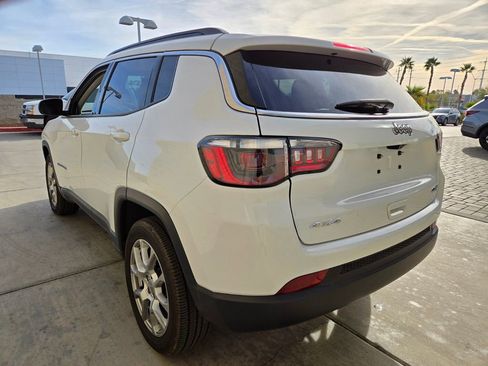 Used 2022 Jeep Compass Latitude image 3