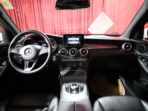 Used 2018 Mercedes-Benz GLC 300 4MATIC image 15