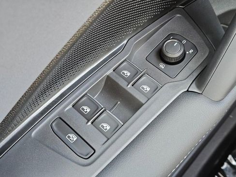 New 2025 Volkswagen Tiguan SE image 15