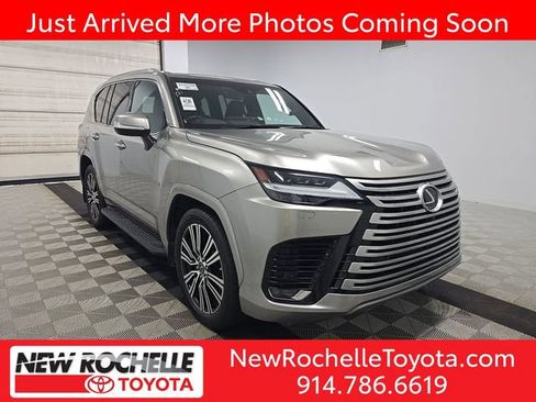 Used 2023 Lexus LX 600 4WD w/ Luxury Package image 1