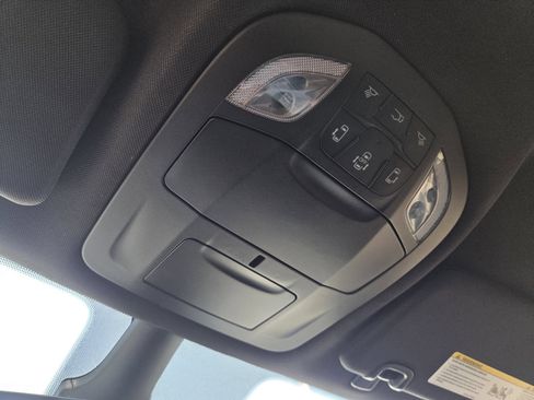 New 2026 Chrysler Pacifica Select FWD image 34
