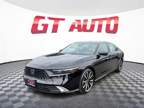 Used 2024 Honda Accord Touring image 2
