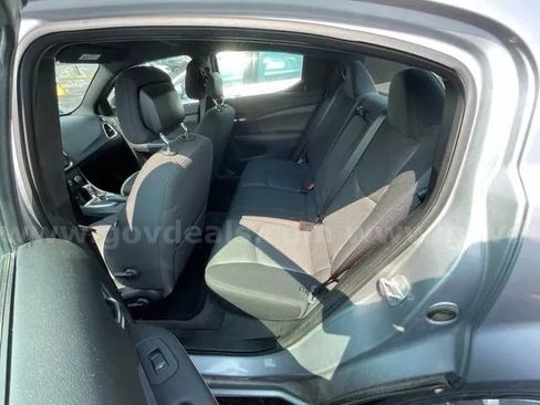 Used 2013 Dodge Avenger SE FWD image 21
