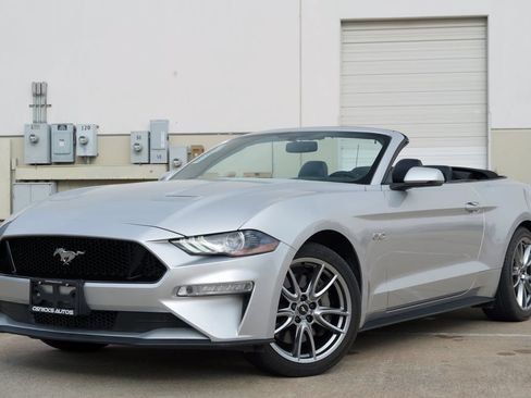 Used 2018 Ford Mustang GT Premium w/ Equipment Group 401A RWD image 2