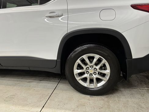 Used 2021 Chevrolet Traverse LT image 6