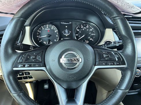 Used 2017 Nissan Rogue SV FWD image 23