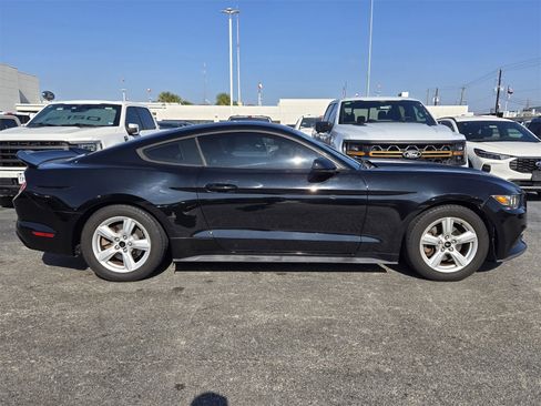 Used 2015 Ford Mustang Coupe image 4