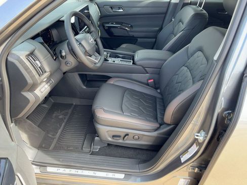 New 2026 Nissan Pathfinder Platinum w/ Cargo Package FWD image 5