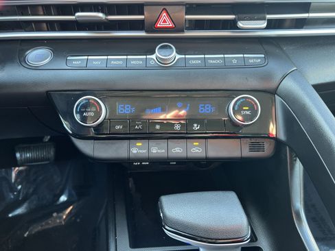 Used 2024 Hyundai Elantra SEL image 20
